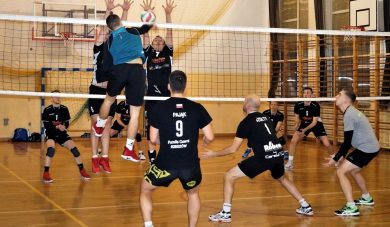 BALS: Trzysetowe zwycięstwa faworytów.